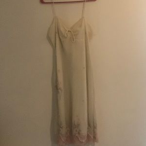 Spaghetti strap dress w/stitched flowers & v-neck